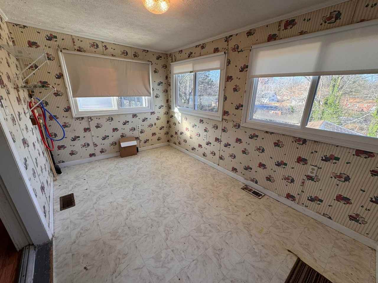 118 W Stephens St - Photo 7 of 8