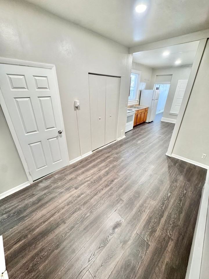 540 Montclair Ave - Photo 2 of 9