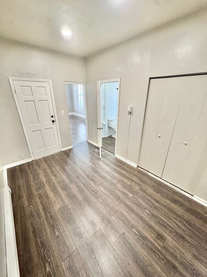 540 Montclair Ave - Photo 3 of 9