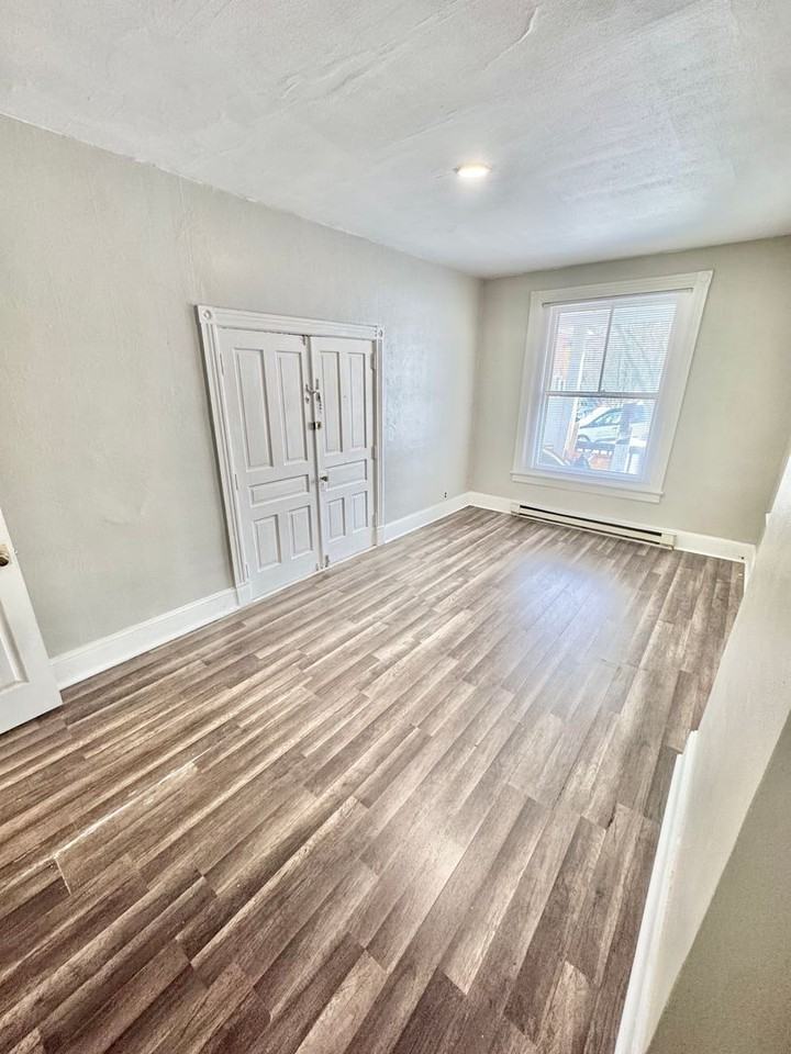 540 Montclair Ave - Photo 4 of 9