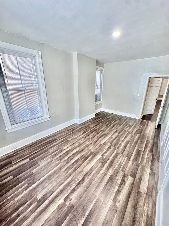 540 Montclair Ave - Photo 5 of 9