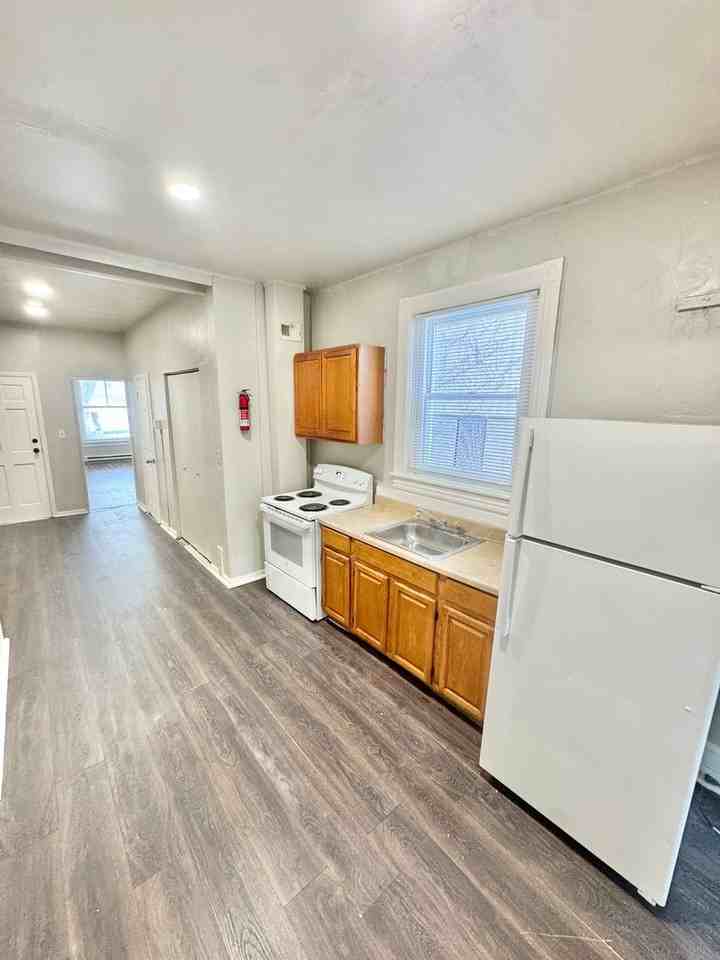 540 Montclair Ave - Photo 7 of 9