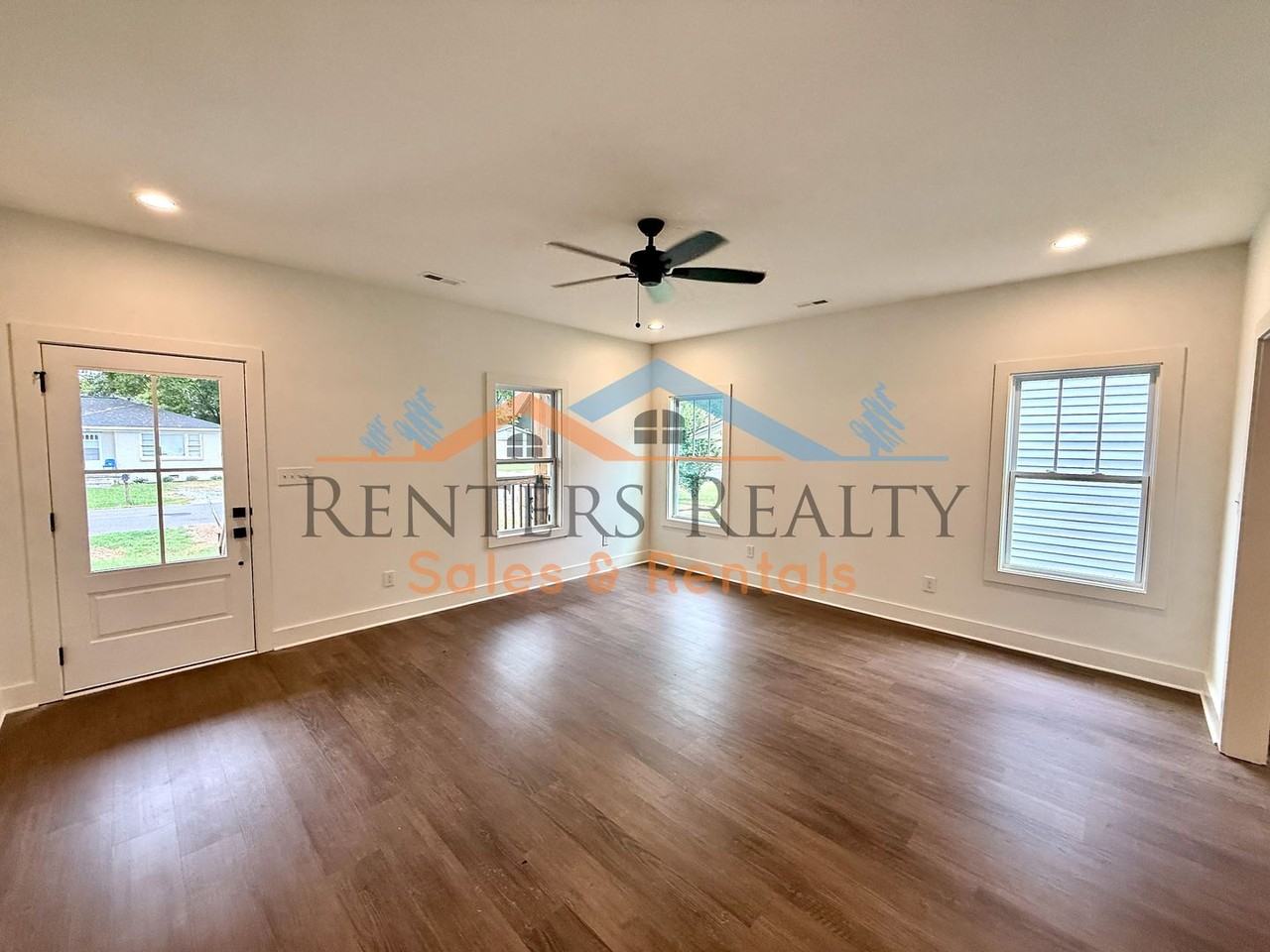 1012 Halsey Ave Ne - Photo 3 of 33