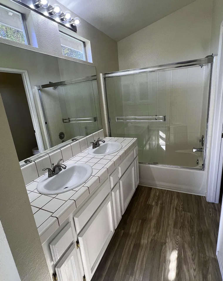 3205 Kennewick Ln - Photo 3 of 8