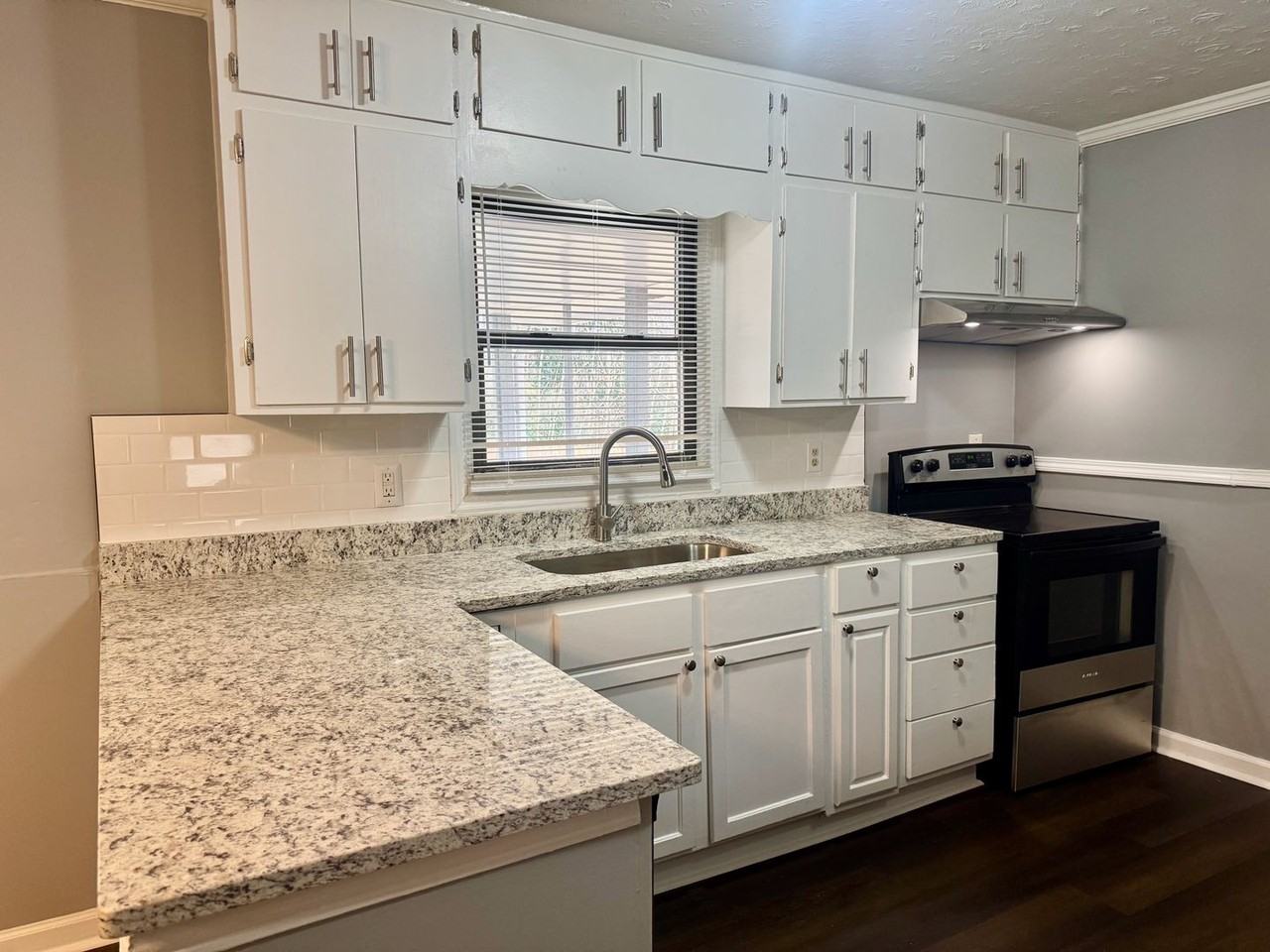 2456 Clay Rd - Photo 7 of 17