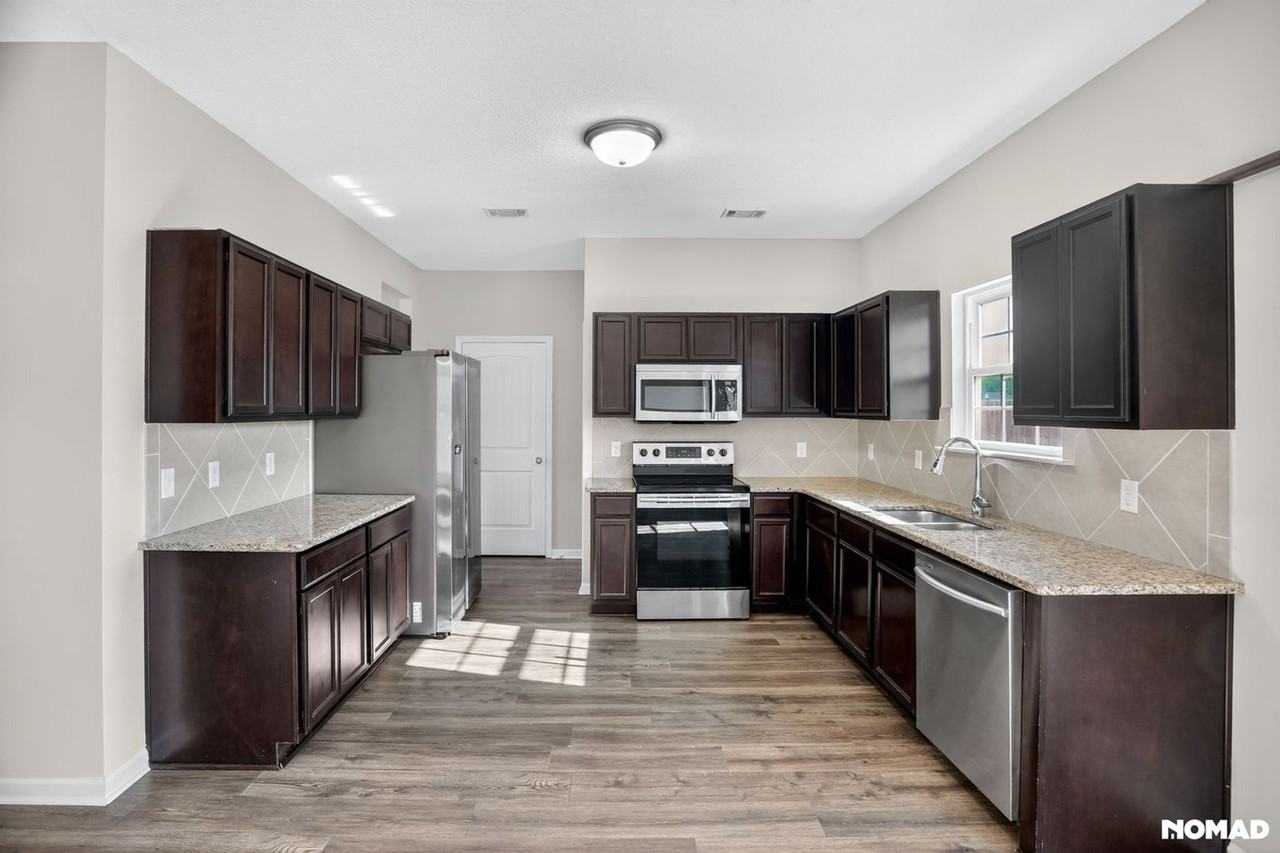 356 Huntington Dr Ne - Photo 6 of 32