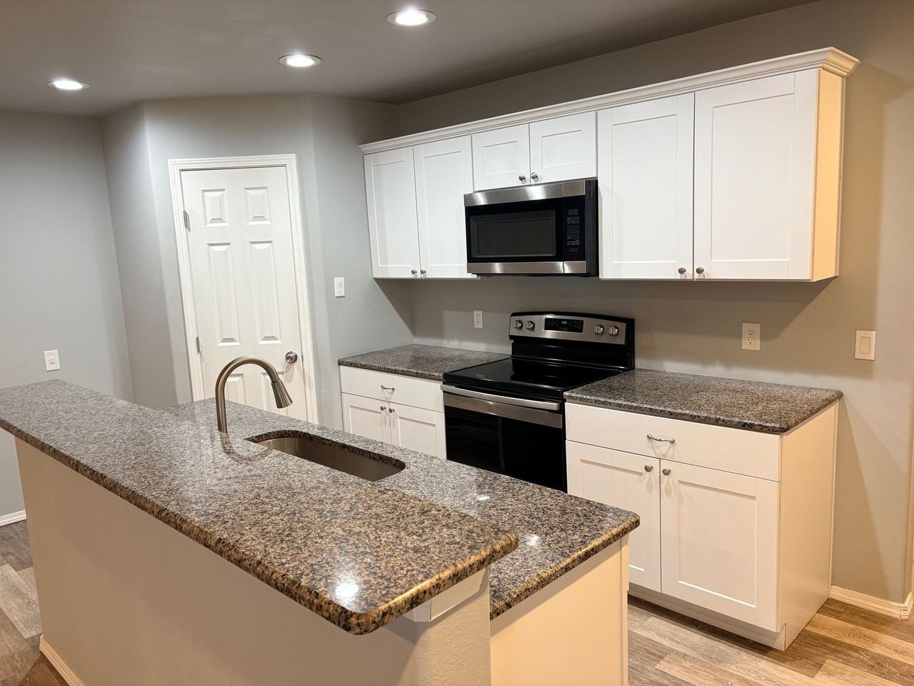 1305 N Colton Avenue - Photo 2 of 11