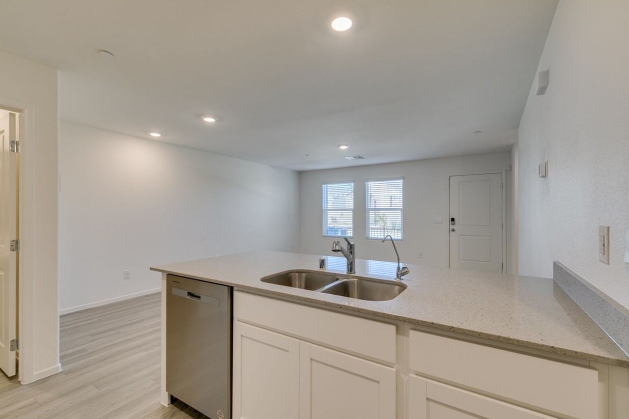 7375 Hayes Harbor Ct - Photo 5 of 41