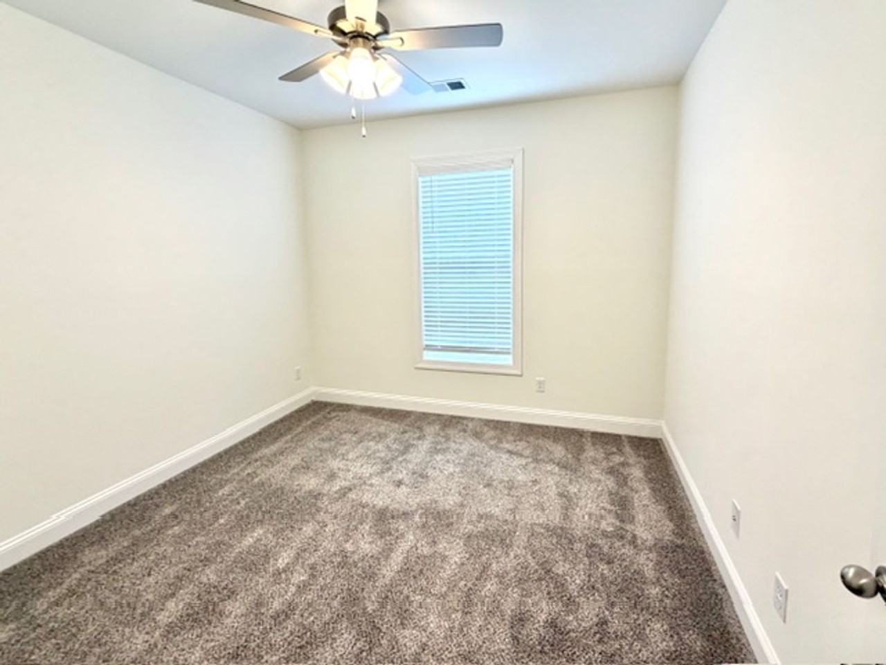 200 Hughetta St S - Photo 7 of 12