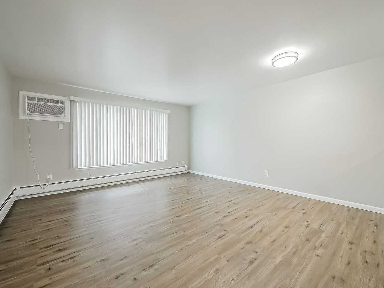 1490 Nancywood Dr - Photo 2 of 12