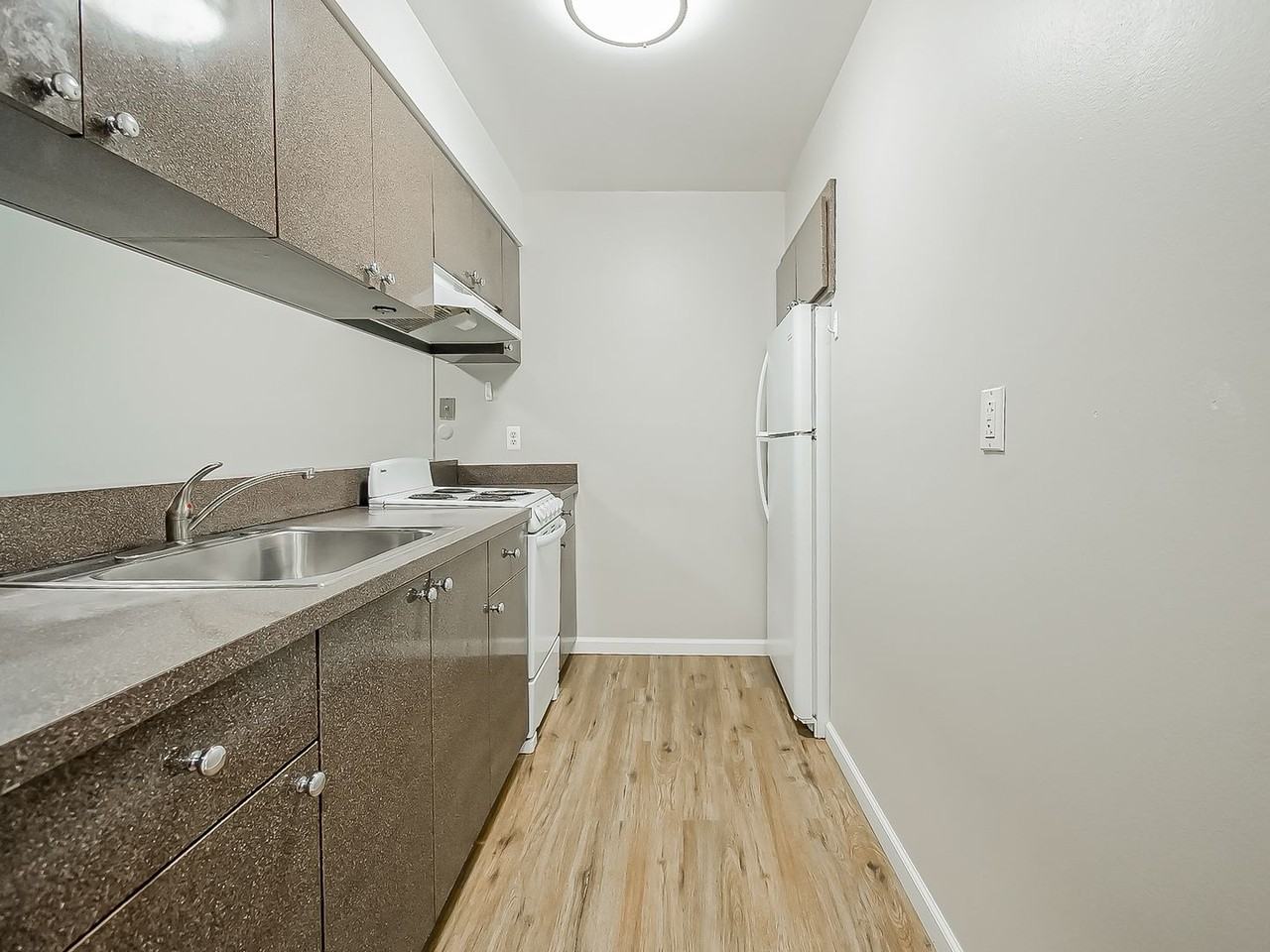 1490 Nancywood Dr - Photo 6 of 12