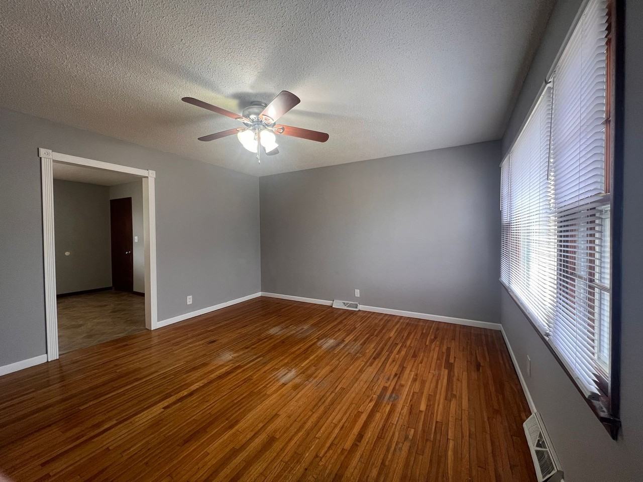 4717 N Harrison St - Photo 2 of 13