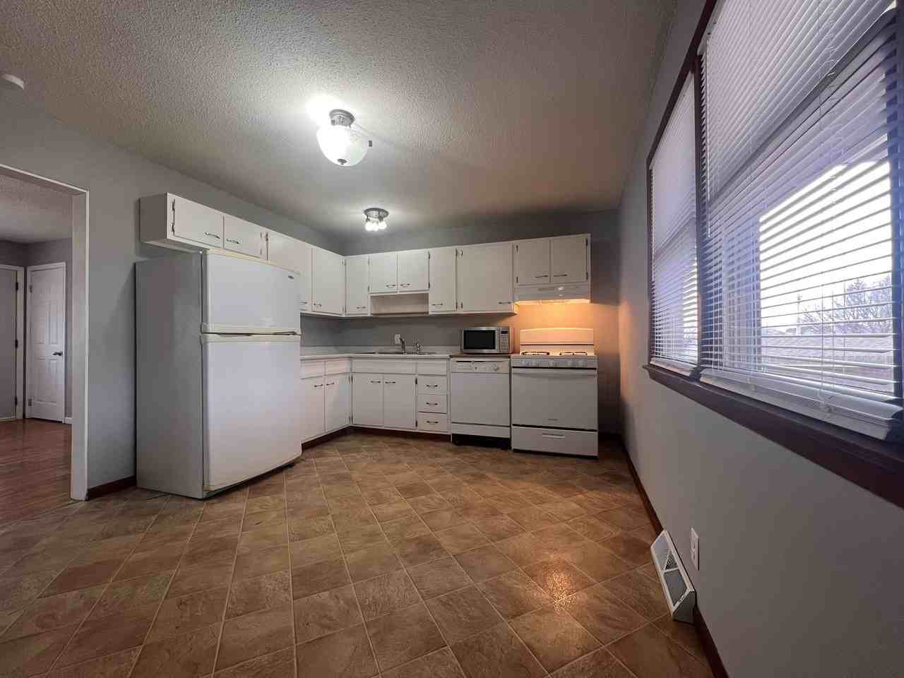 4717 N Harrison St - Photo 4 of 13