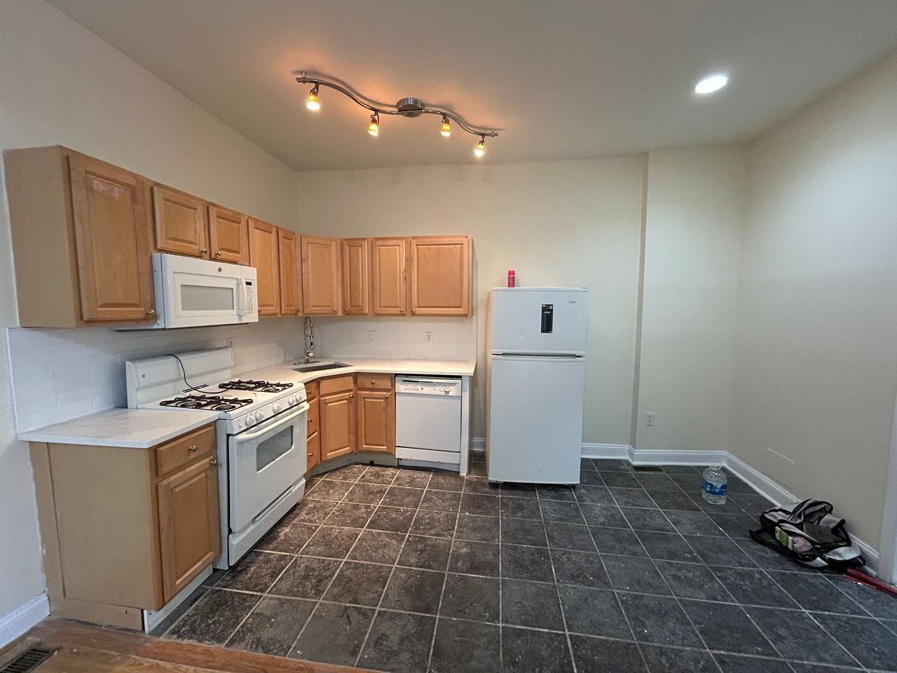 423 Righter St - Photo 4 of 13