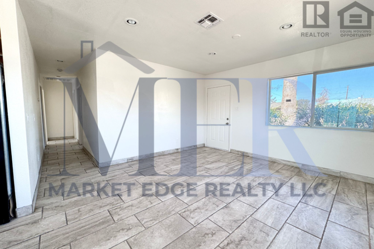 2739 W Rancho Dr - Photo 7 of 34