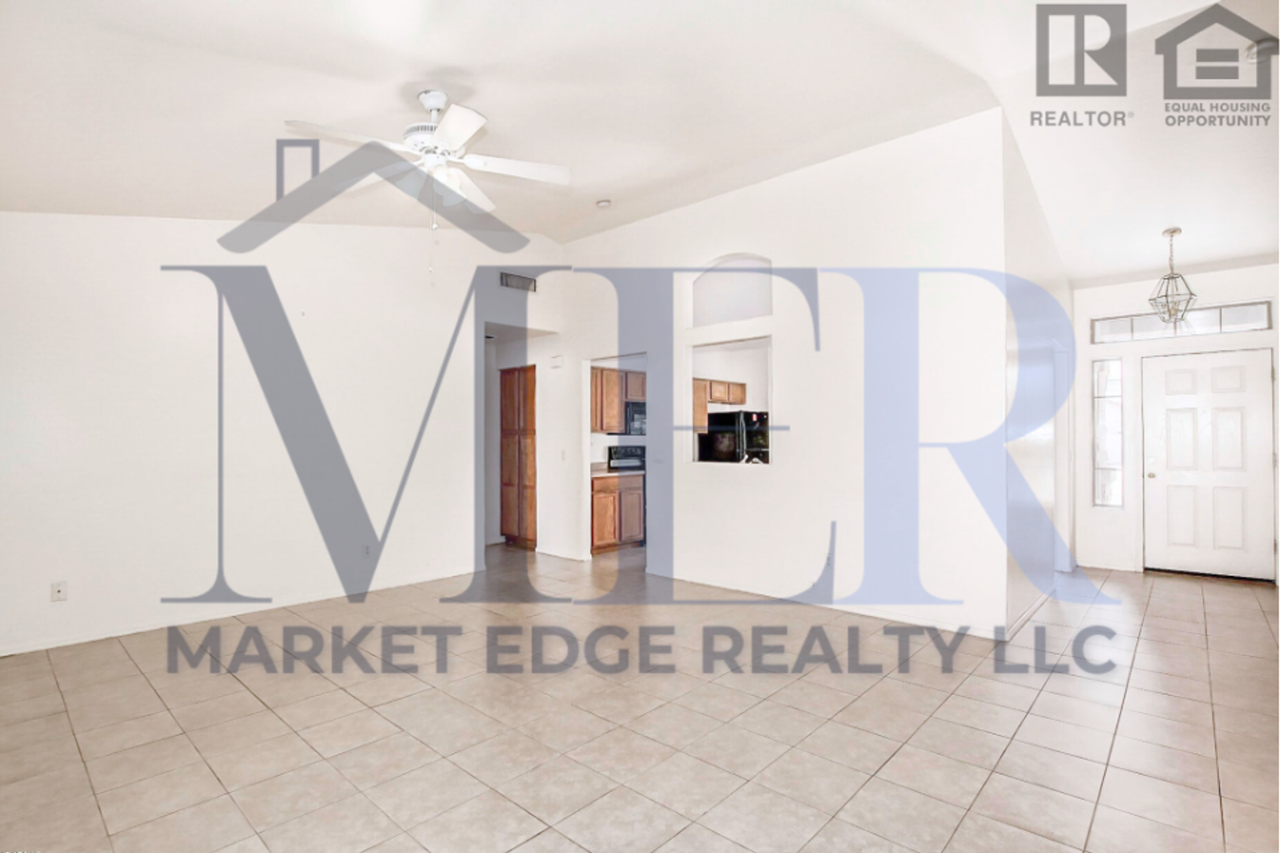 8016 W Whyman Ave - Photo 6 of 34