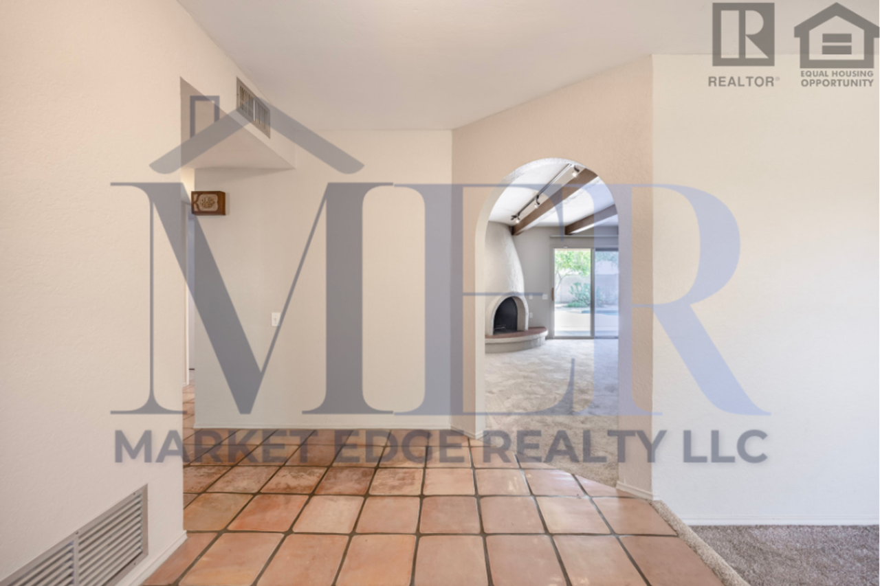 5701 E Sandy Ln - Photo 6 of 50