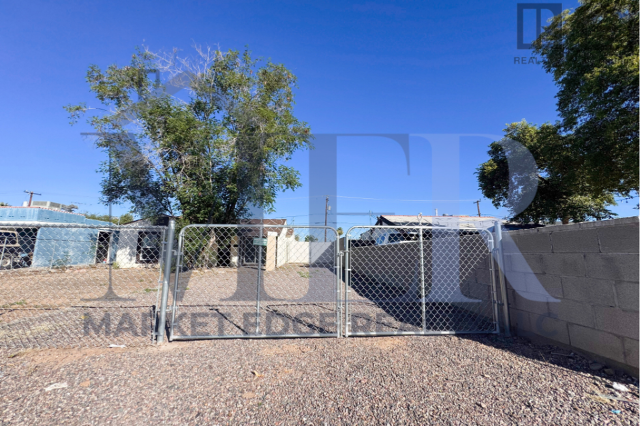 2134 E Oak St - Photo 5 of 31