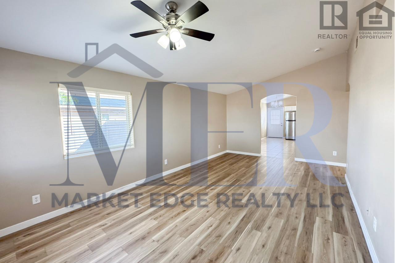 1939 E Raymond St - Photo 7 of 35