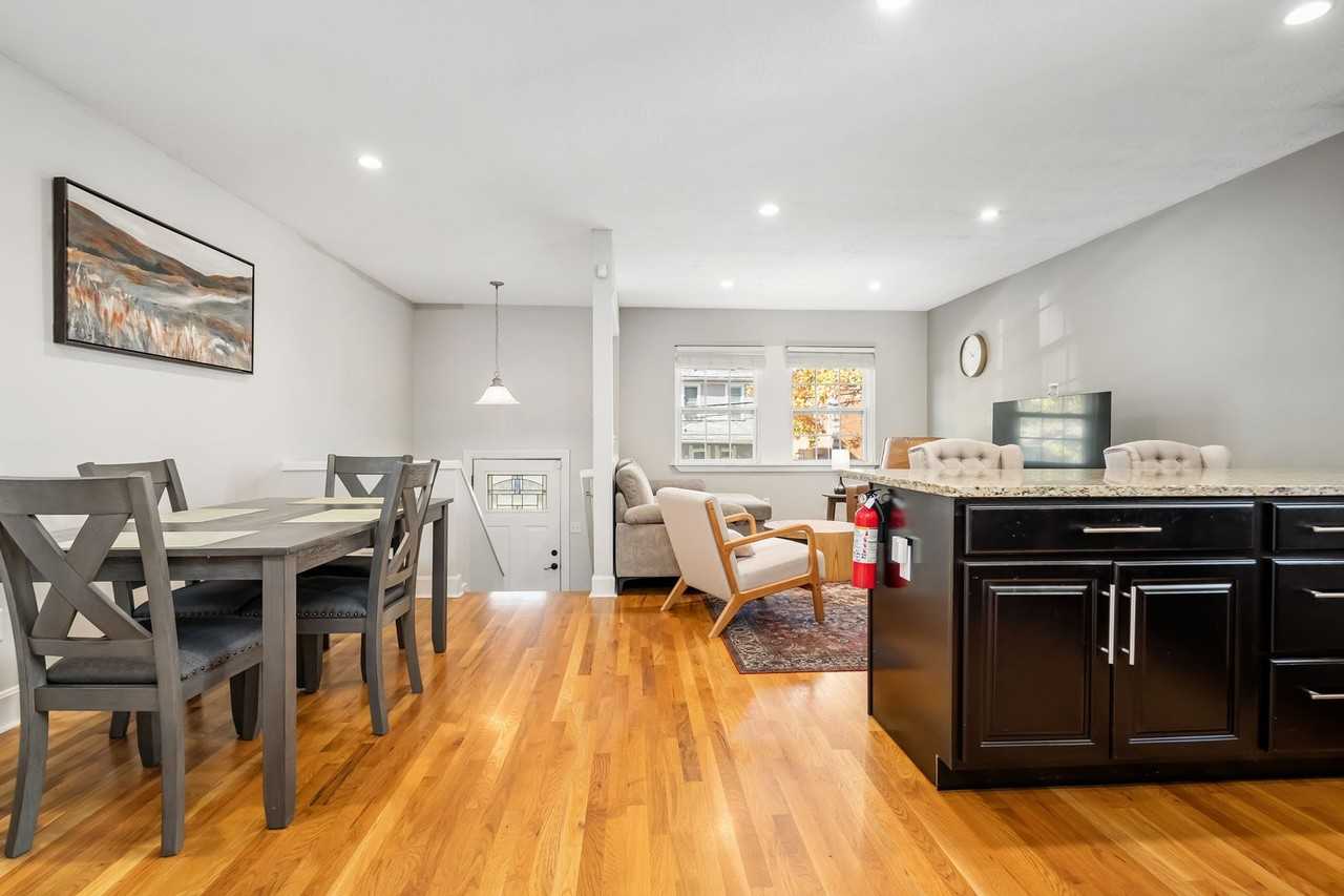 1230 Forsythe Ave - Photo 4 of 39