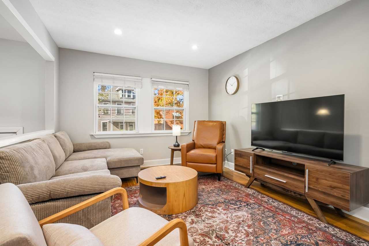 1230 Forsythe Ave - Photo 6 of 39