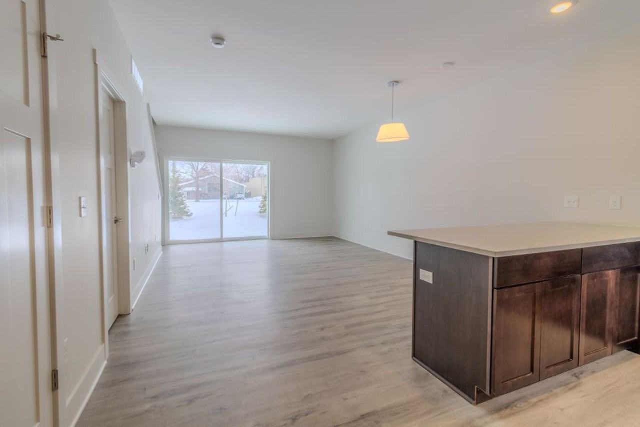 ZO- 1502 Simsbury St - Photo 3 of 44