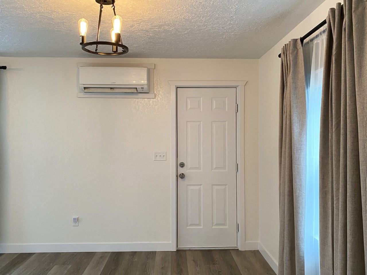 2220 E 12th St - Photo 3 of 25