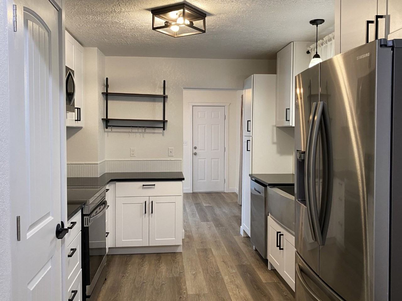 2220 E 12th St - Photo 6 of 25