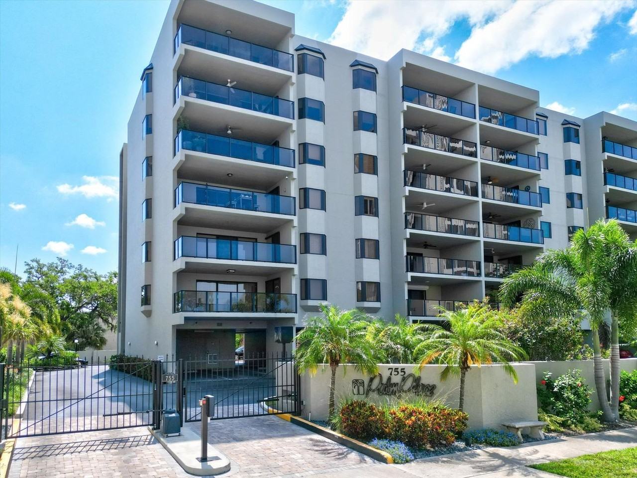 755 S Palm Ave - Photo 3 of 42