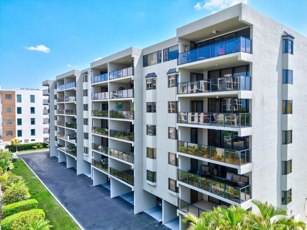 755 S Palm Ave - Photo 6 of 42