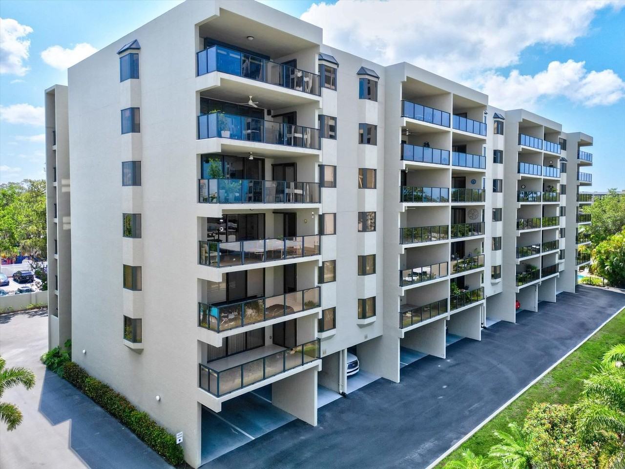 755 S Palm Ave - Photo 7 of 42