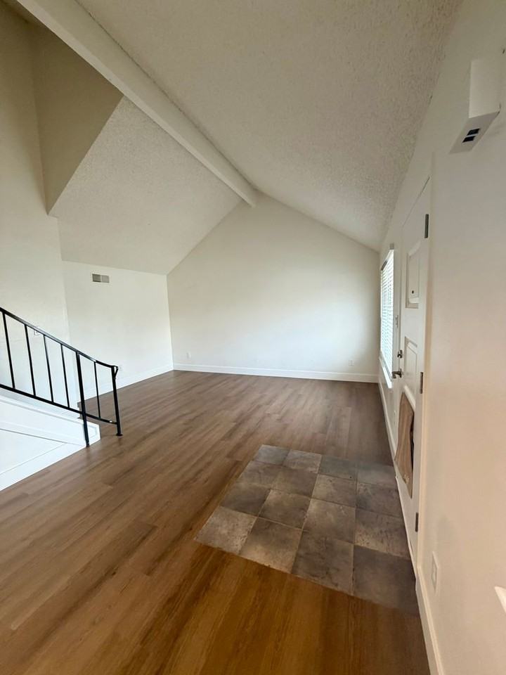 1643 York Way - Photo 3 of 21