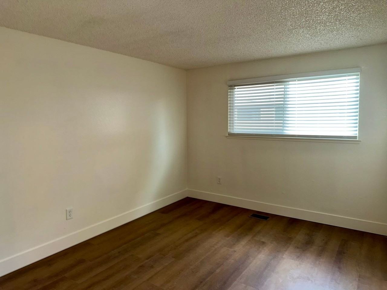 1643 York Way - Photo 4 of 21