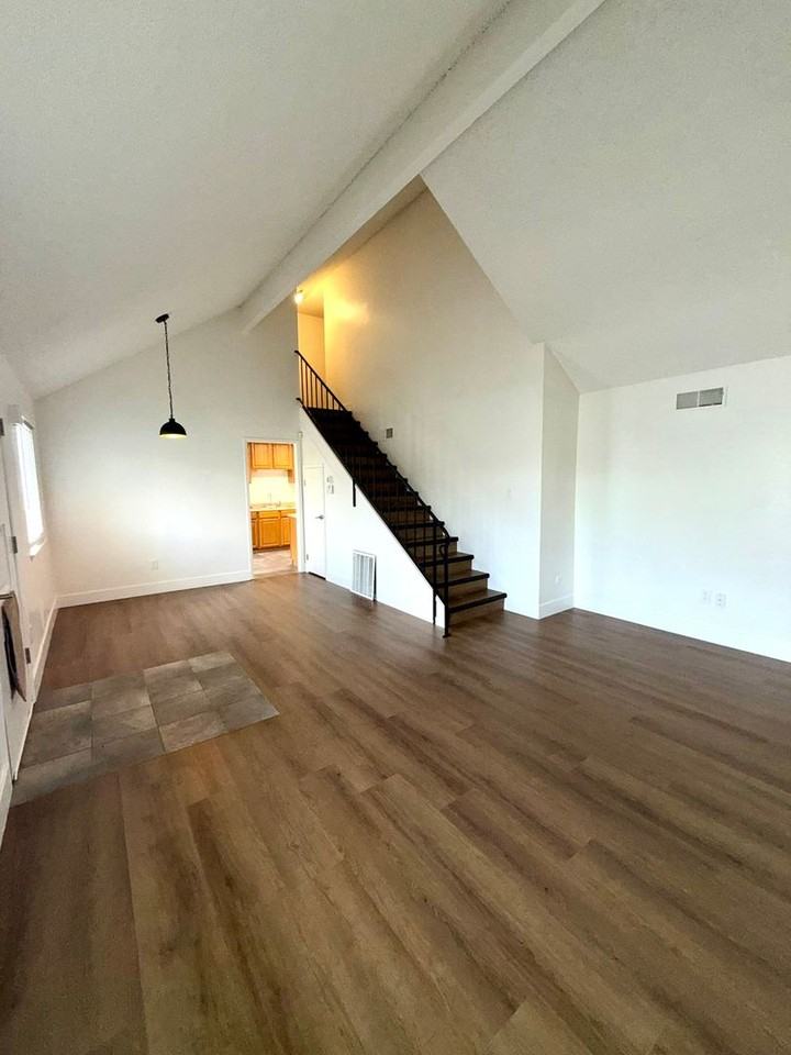 1643 York Way - Photo 5 of 21