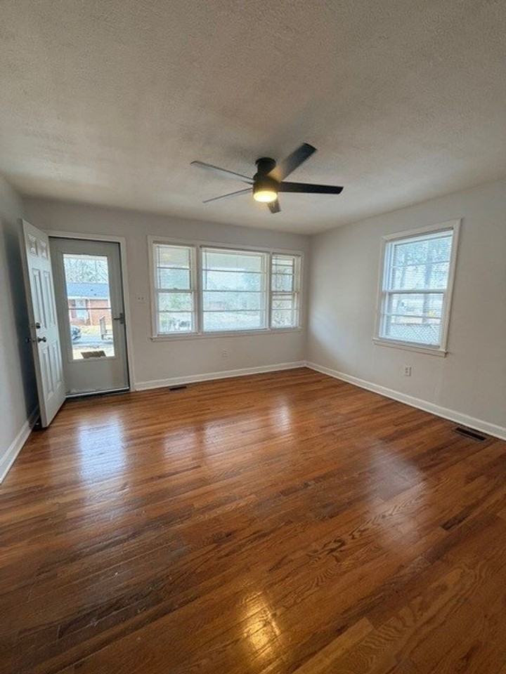 East Ave - Photo 3 of 23