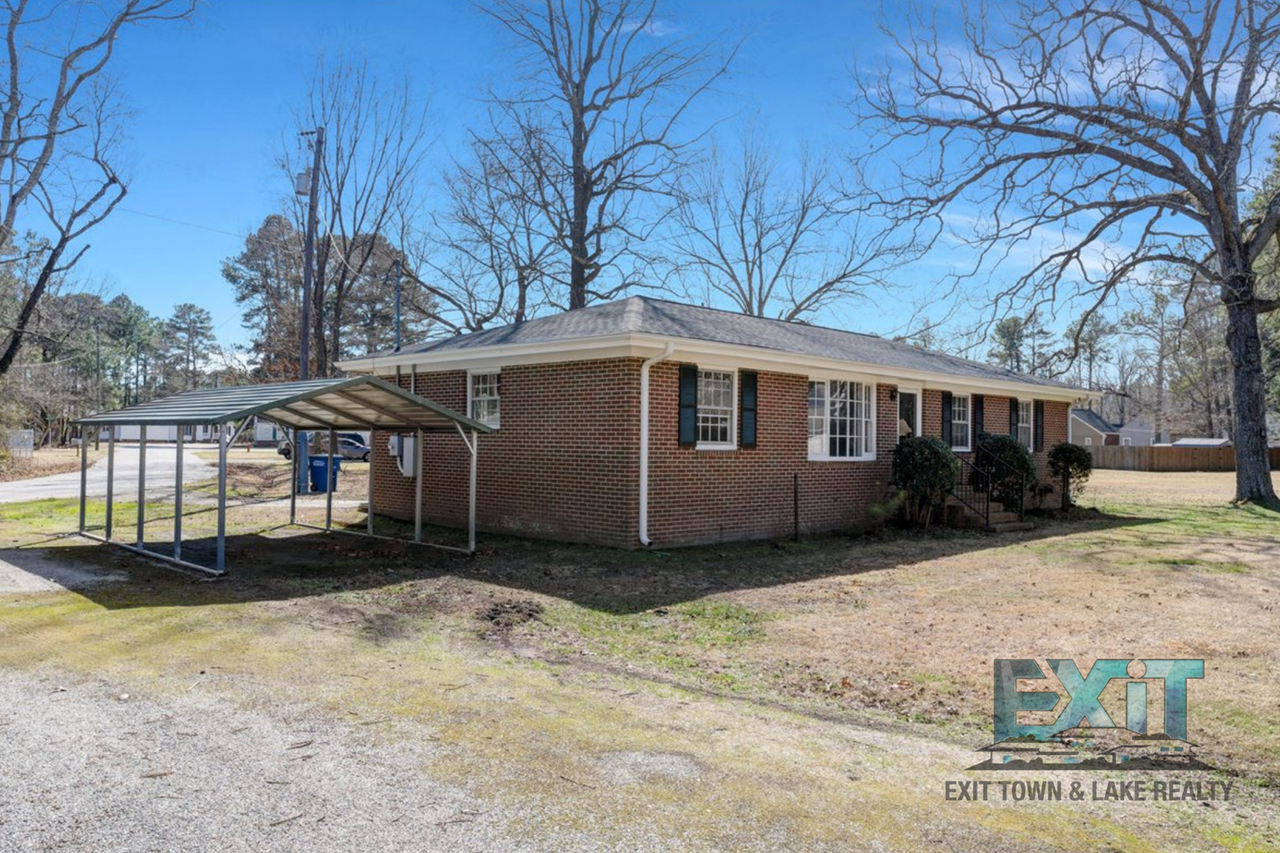 215 Lincoln Ave - Photo 2 of 22
