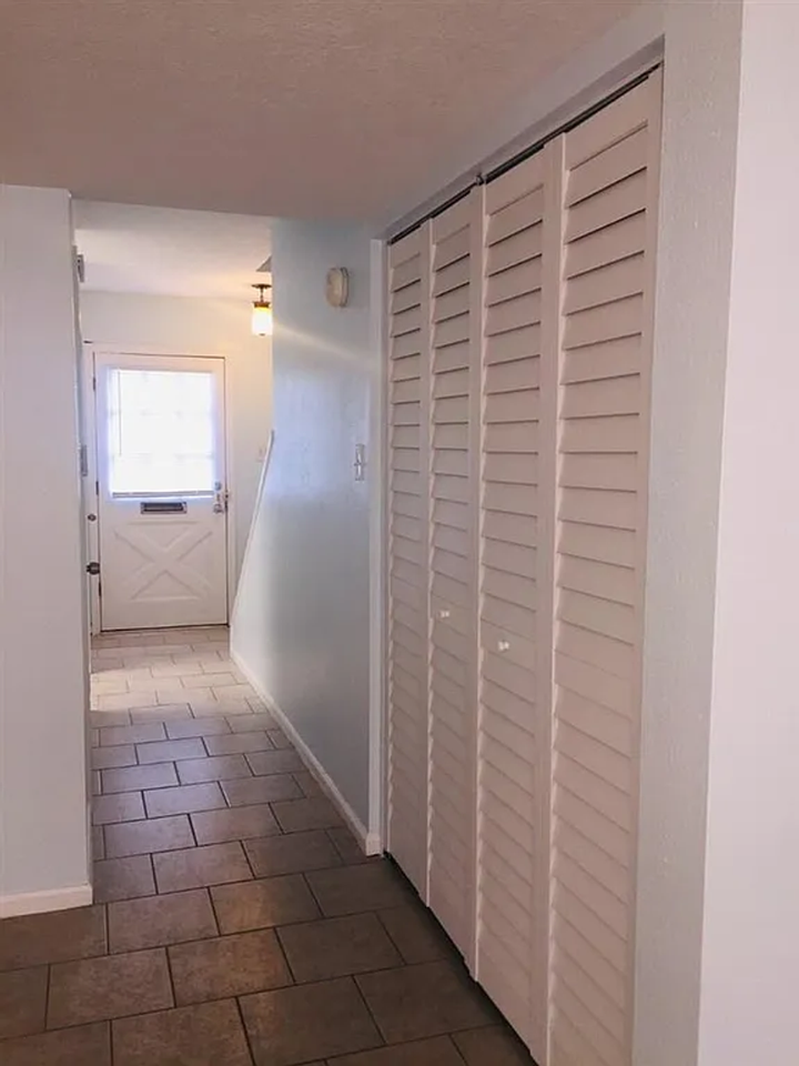 6927 Calder Ave #6 - Photo 7 of 8