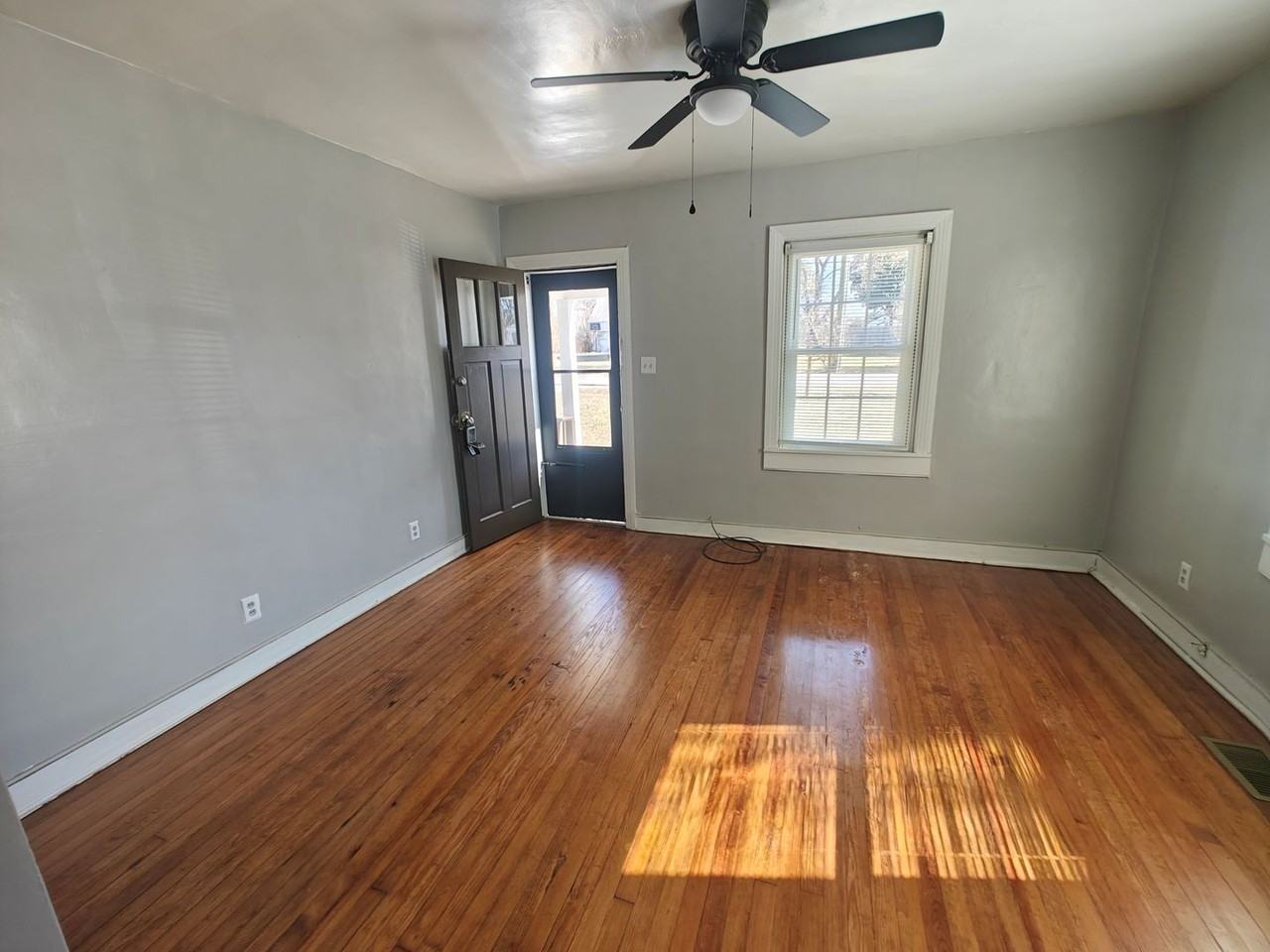 4908 Leonard Ave - Photo 6 of 16