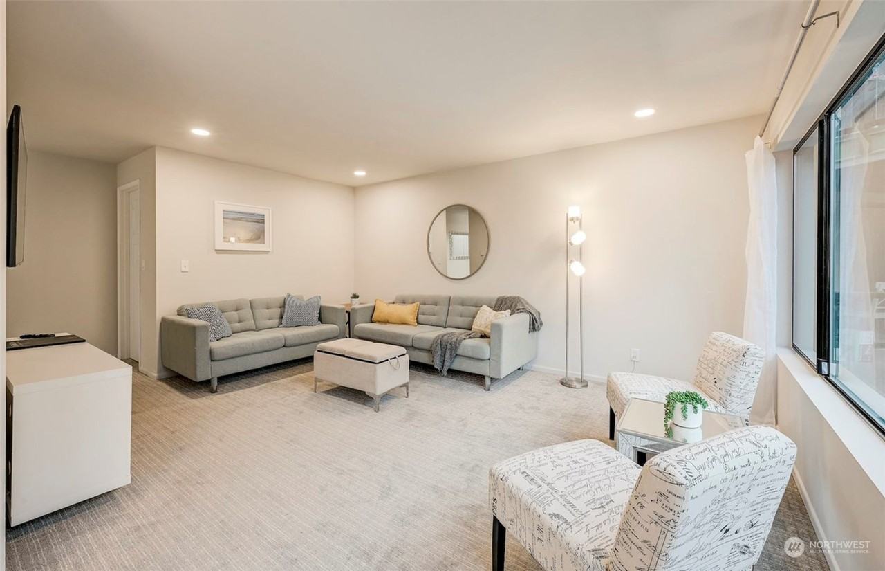 19414 Aurora Ave N #203 - Photo 4 of 9