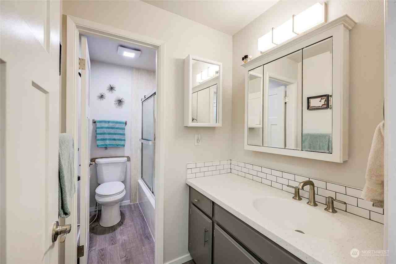 19414 Aurora Ave N #203 - Photo 6 of 9