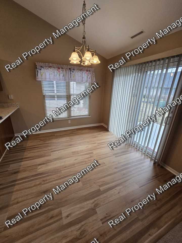 1077 Wildwood Ln - Photo 6 of 16