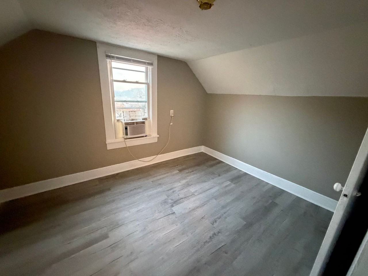 921 Fairview Ave - Photo 5 of 7