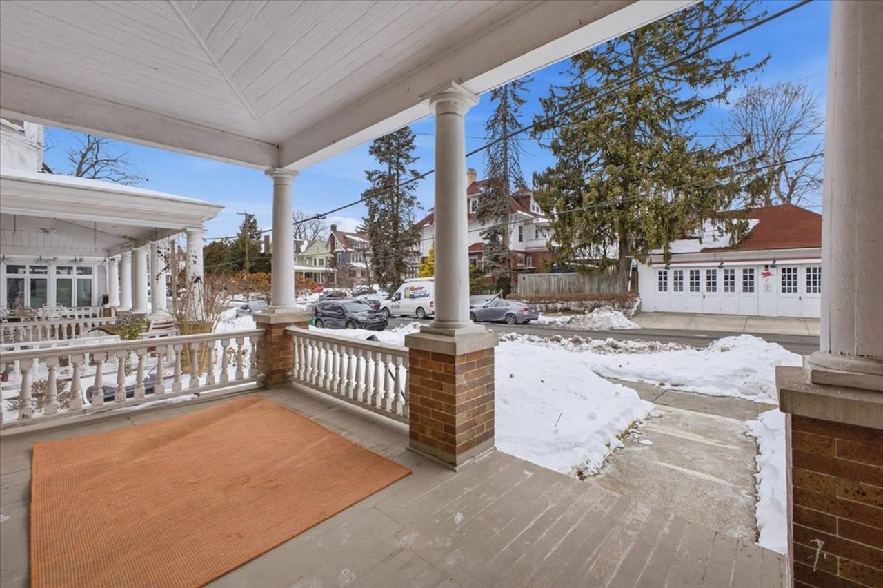 1542 W Walnut St #2 - Photo 3 of 25