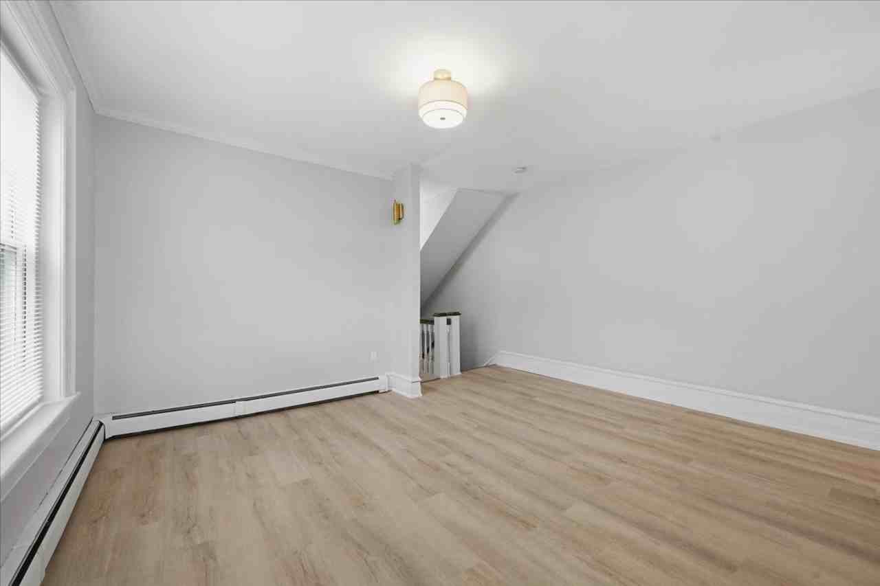 1542 W Walnut St #2 - Photo 4 of 25