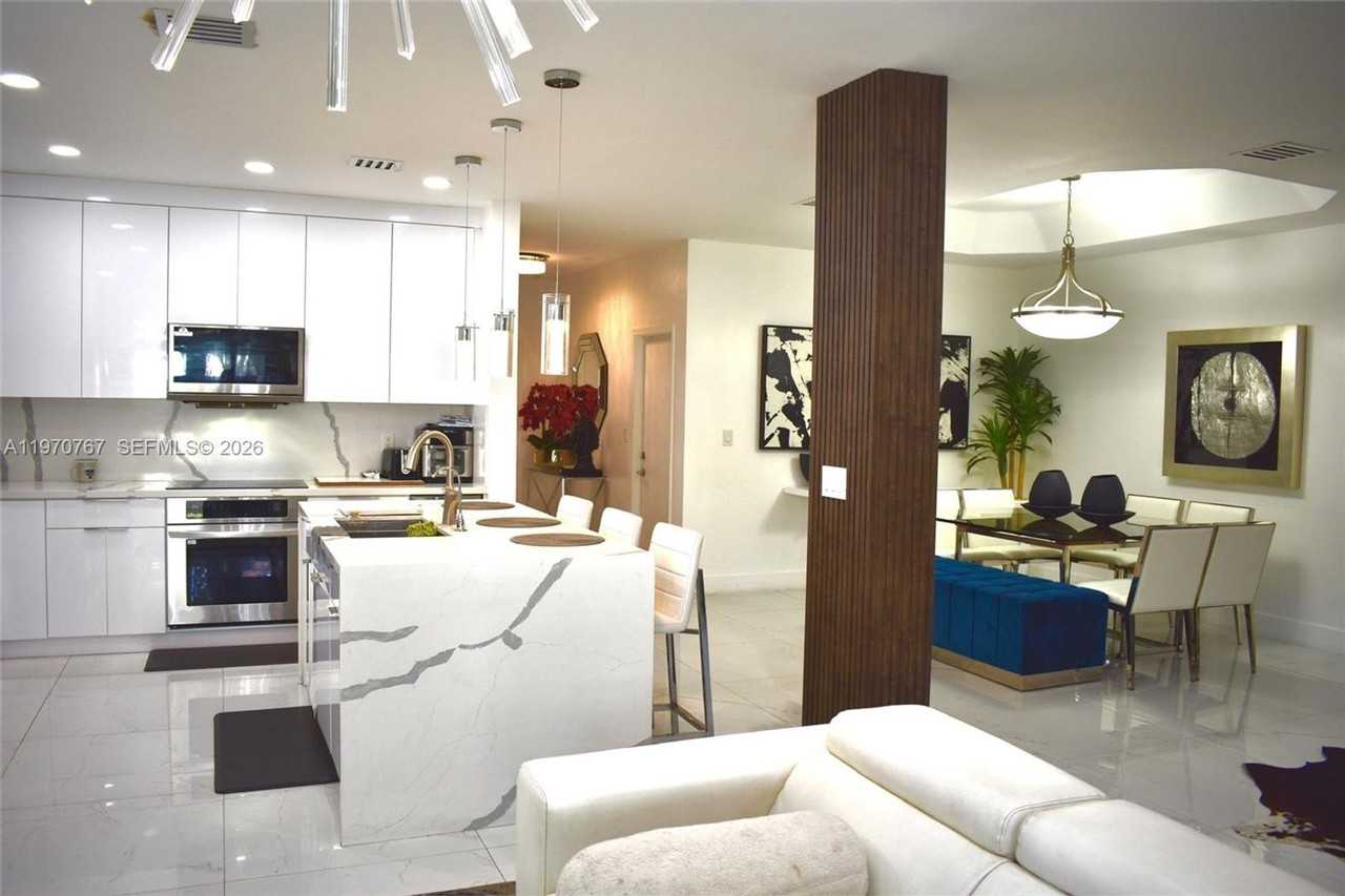 6763 Nw 107th Pl - Photo 3 of 13