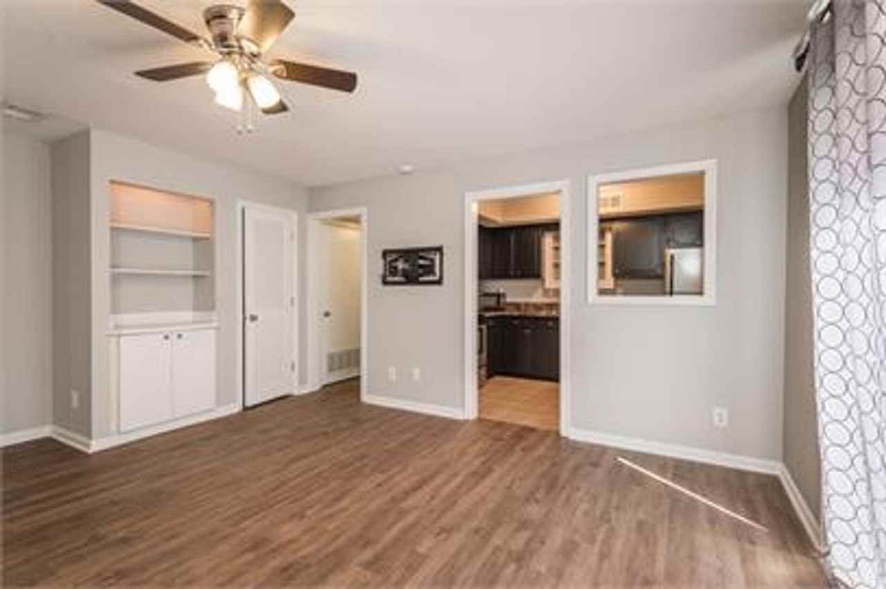 2501 Brownsboro Rd - Photo 5 of 9