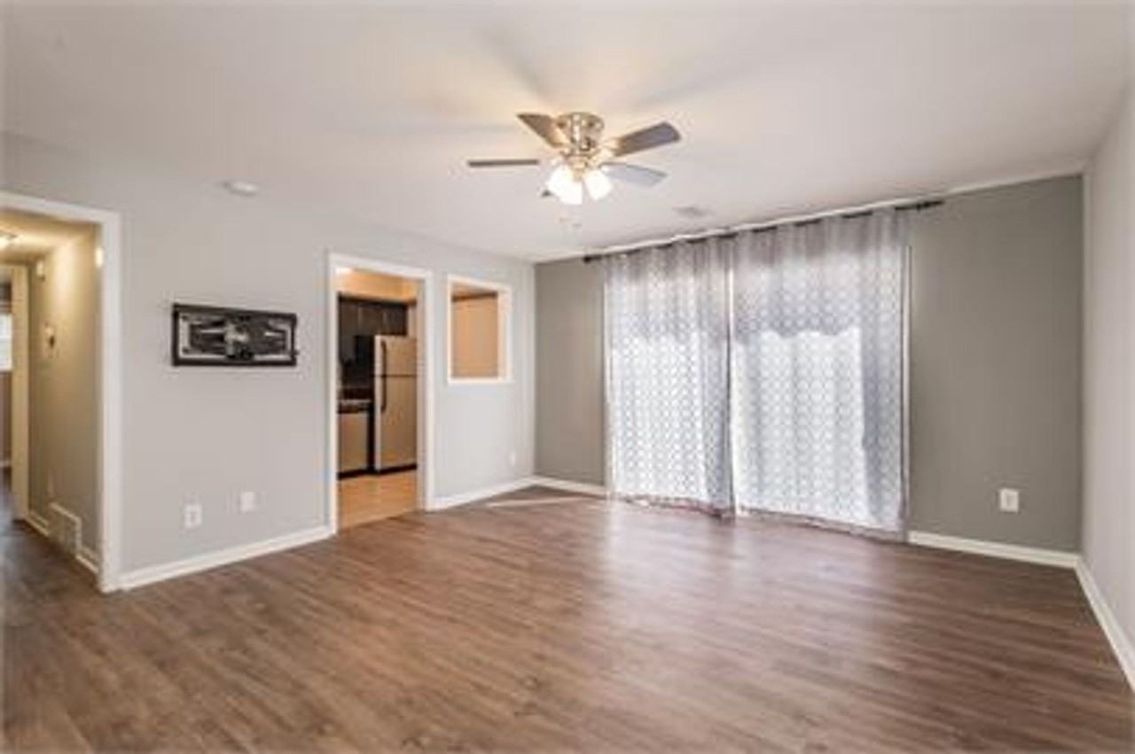 2501 Brownsboro Rd - Photo 6 of 9