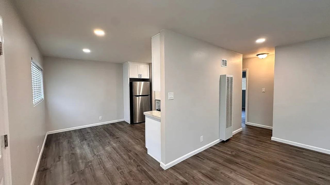 178 West Los Angeles Drive - Photo 3 of 12