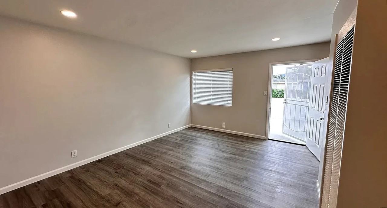 178 West Los Angeles Drive - Photo 4 of 12