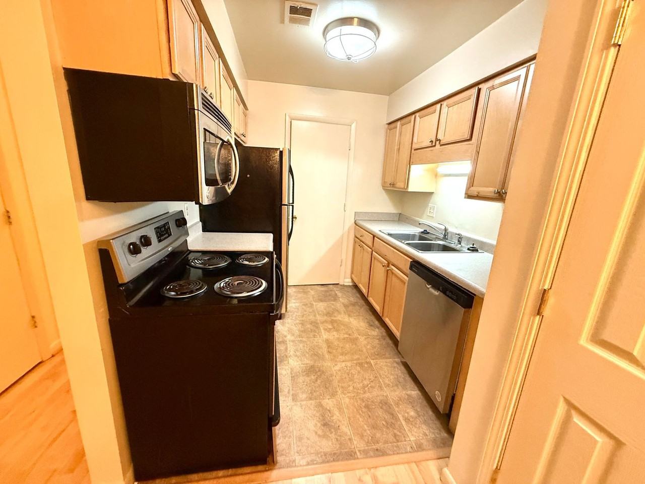 207 Wharton St Se - Photo 6 of 19